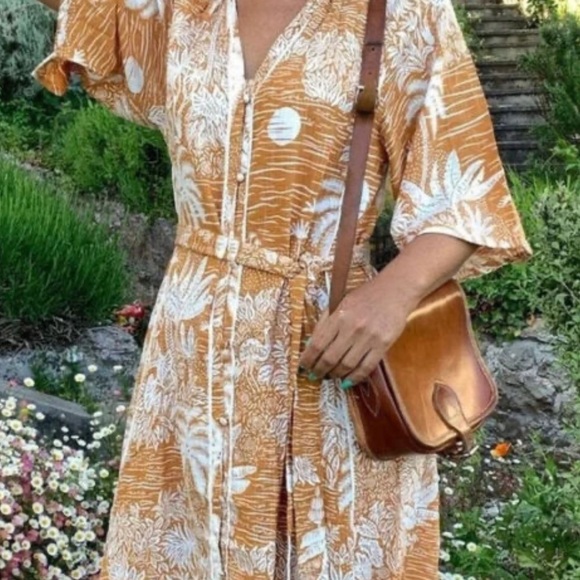 Desmond & Dempsey x H&M
Orange Linen Midi Kaftan
Dress size S belt not included - Picture 4 of 5